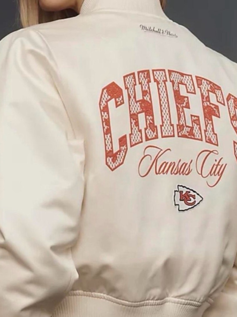 NWT Mitchell & Ness Cheifs Women's Bomber Jacket - Picture 8 of 9